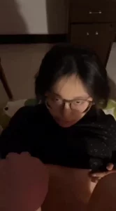 有完整边操眼镜女同学捏奶子