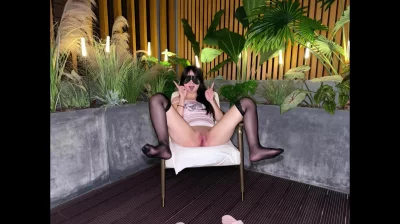 [原创]母狗户外调教在外面自慰吃鸡挨操真不一样，在来两个人一起