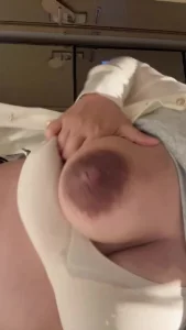 哺乳期母乳太多了（私信可约）