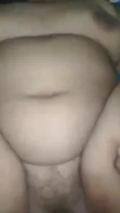 和55岁大屁股少数民族熟女大妈偷情，大妈身材丰满逼肥肉厚，太刺激了